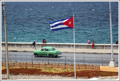 Cuban flag and a green car on the Malec&oacute;n.