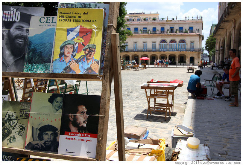 Books, including a "Manuál básico del miliciano de tropas teritoriales" (basic manual of the militia of territorial troops), Plaza de Armas, Old Havana.