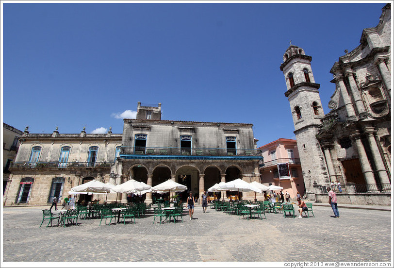 Plaza de la Catedral (Cathedral Square), Old Havana.