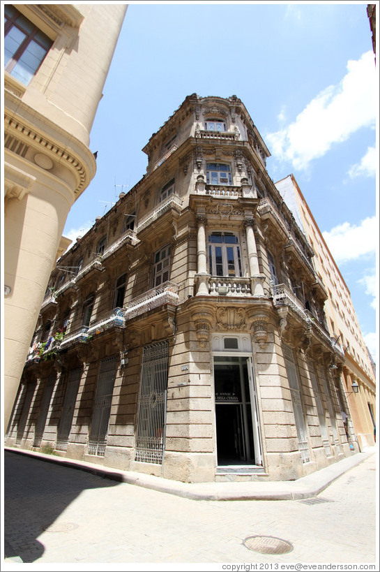 Boutique La Bella Cubana, Plaza San Francisco de Asis, Old Havana.