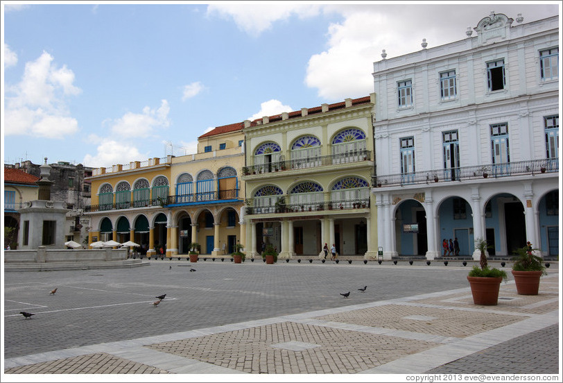 Plaza Vieja, Old Havana.