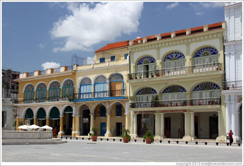 Plaza Vieja, Old Havana.