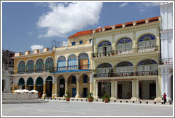Plaza Vieja, Old Havana.