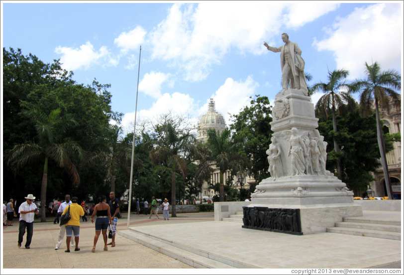 Jos&eacute; Mart&iacute; statue, Parque Central (Central Park).