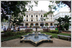 Star-shaped fountain, Parque Central (Central Park).