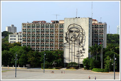 Che Guevara depicted on the Ministry of the Interior, Plaza de la Revoluci&oacute;n.