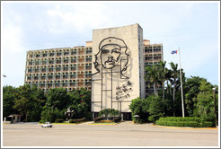 Che Guevara depicted on the Ministry of the Interior, Plaza de la Revoluci&oacute;n.