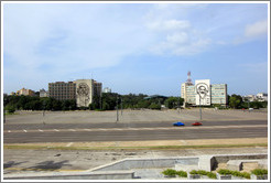 Plaza de la Revoluci&oacute;n, with depictions of Che Guevara on the Ministry of the Interior and Camilo Cienfuegos on the Ministry of Communications and Informatics.