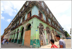 Green and blue building, corner of Paseo del Prado and Calle Dragones.