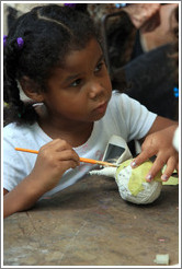 Girl making a papier-m&acirc;ch&eacute; fruit, Proyecto Salsita.