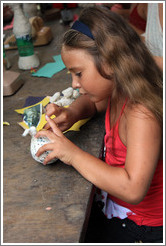 Girl making a papier-m&acirc;ch&eacute; fruit, Proyecto Salsita.