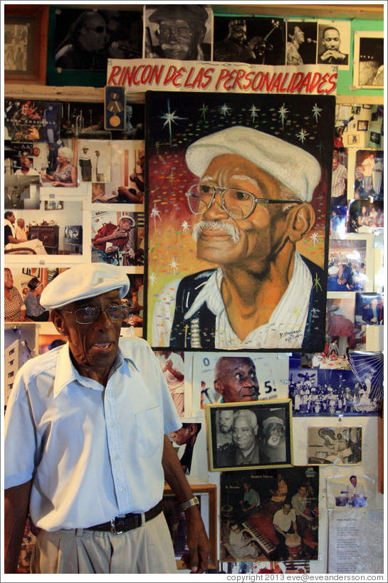 Man with a white hat, Proyecto Santa Amalia.