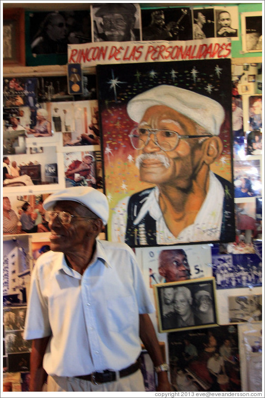 Man with a white hat, Proyecto Santa Amalia.