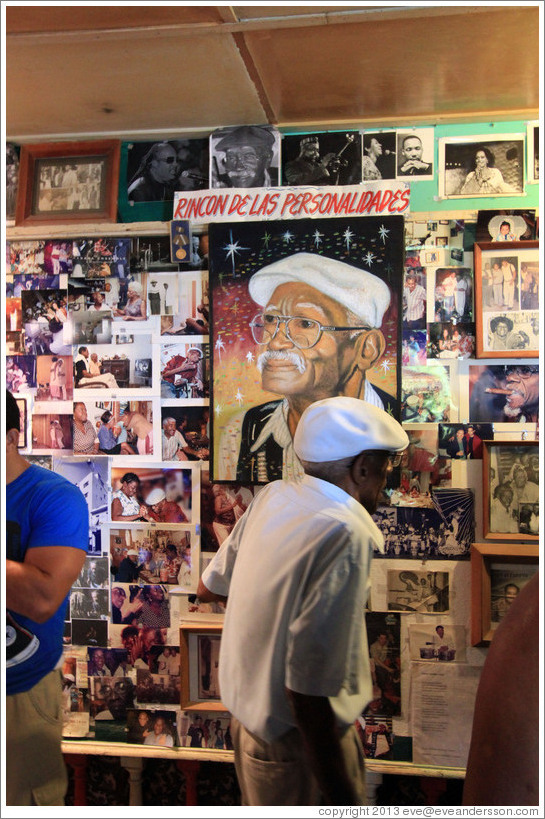 Man with a white hat, Proyecto Santa Amalia.