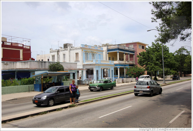 L&iacute;nea, Vedado.