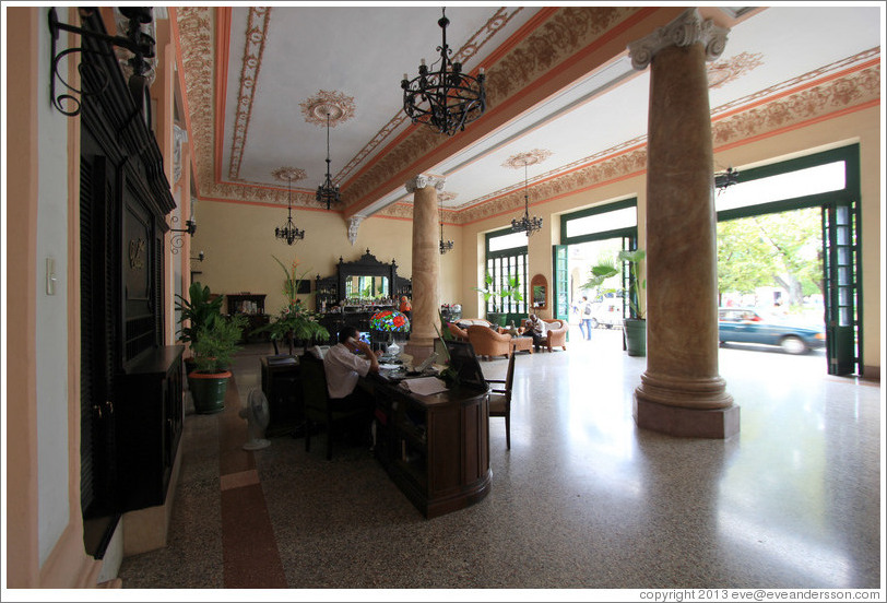 Lobby, Hotel/Restaurante/Caf&eacute; Velasco.
