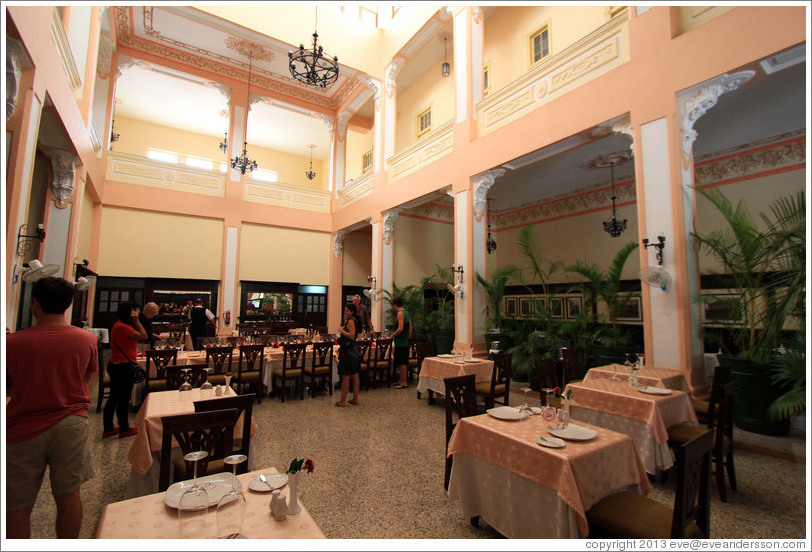 Restaurant, Hotel/Restaurante/Caf&eacute; Velasco.