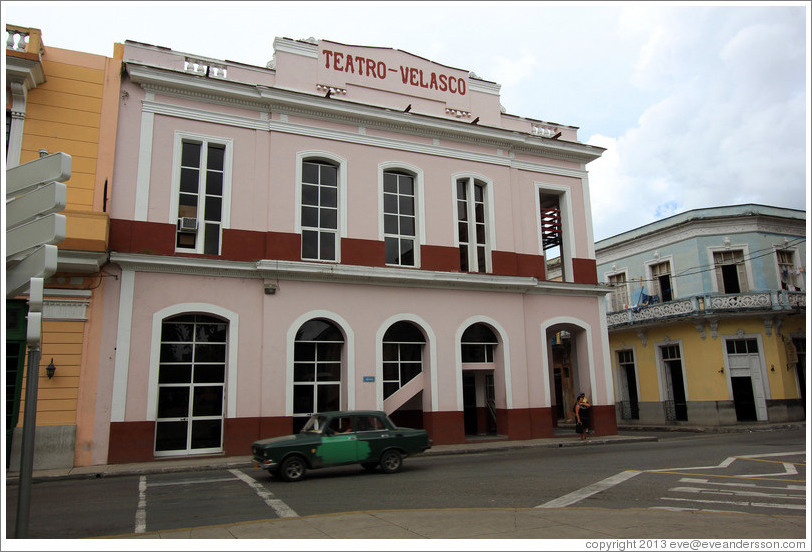 Green car in front of Teatro Velasco near Parque de la Libertad (Liberty Park).