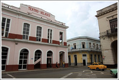 Yello taxi approaching Teatro Velasco, near Parque de la Libertad (Liberty Park).