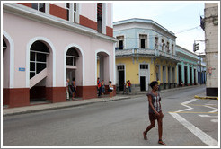 Woman crossing the street near Parque de la Libertad (Liberty Park).