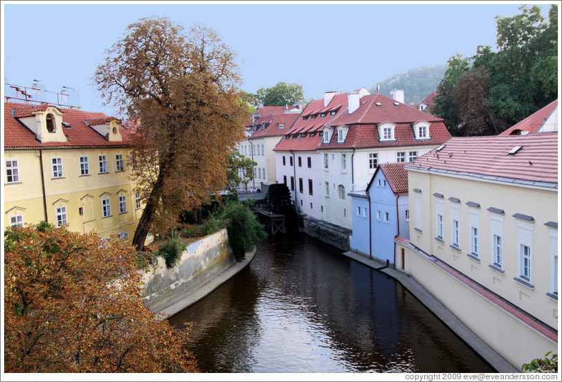 Mill wheel, &#268;ertovka (Devil's Stream), Mal?trana, viewed from Charles Bridge (Karl&#367;v most).