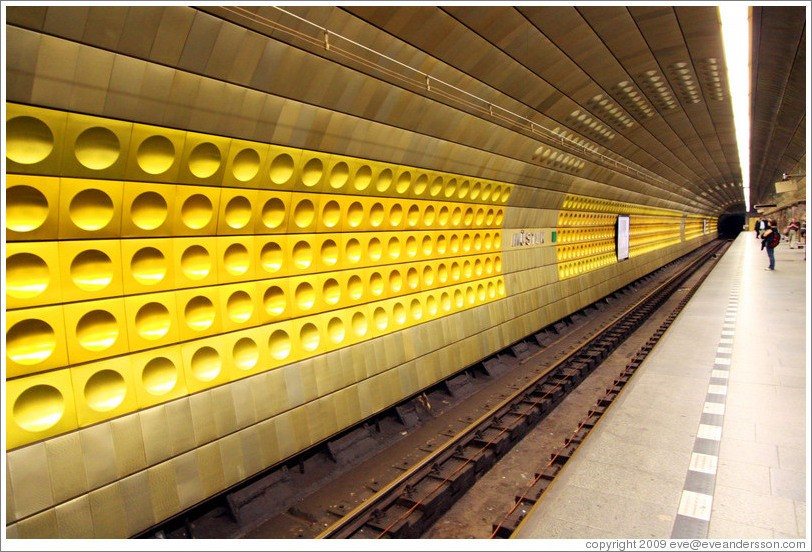 M&#367;stek station, Prague Metro.