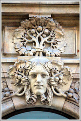 Woman with a fruit tree, building detail, 28. &#345;?a, Nov?&#283;sto.