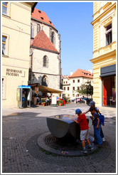 Kids at a fountain, Celetn?Star?&#283;sto.