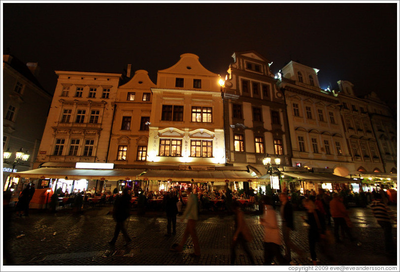 Starom&#283;stsk??#283;st?Old Town Square) with people walking at night, Star?&#283;sto.