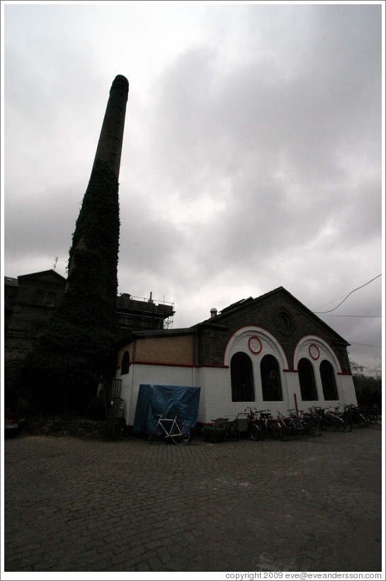 Building and leaning chimney.