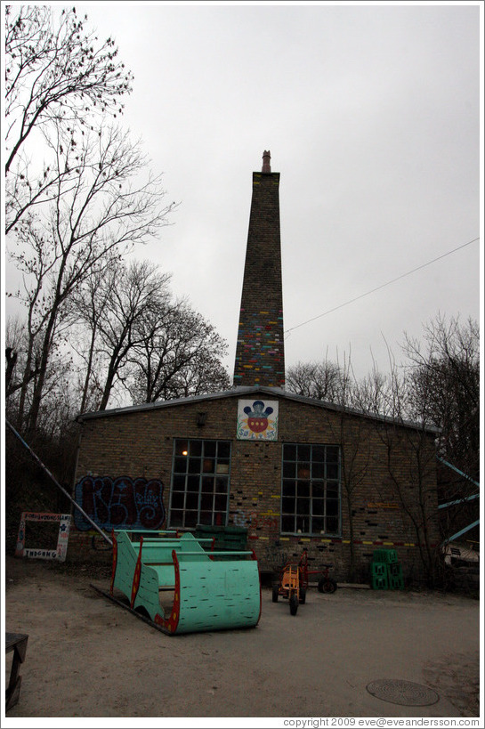 Building with the 3 dots symbolizing Christiania.