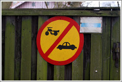 Sign forbidding motorcycles and cars in Christiania.