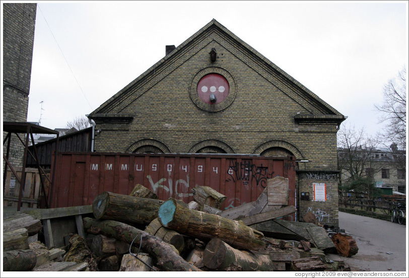 House with the three dots symbolizing Christiania.