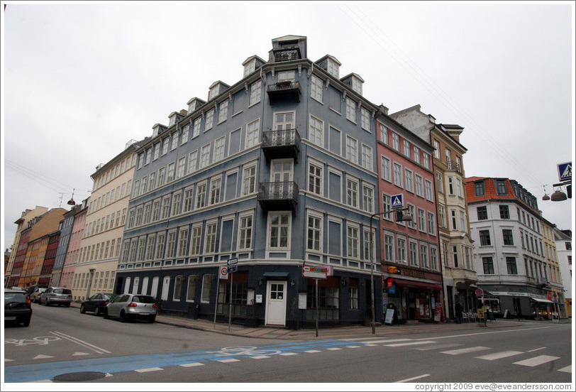 Intersection of Kongensgade and Fredericiagade, city centre.