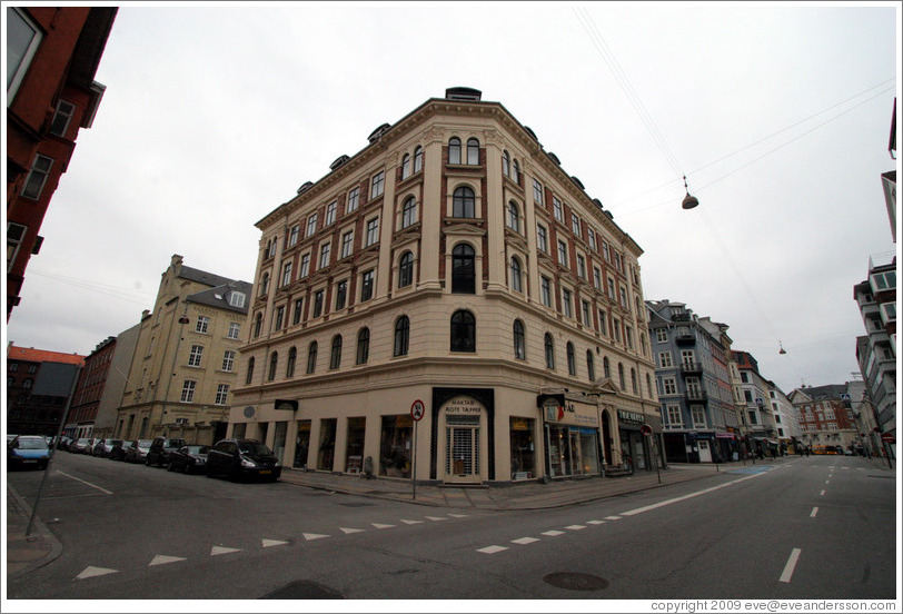 Intersection of Kongensgade and Hindegade, city centre.