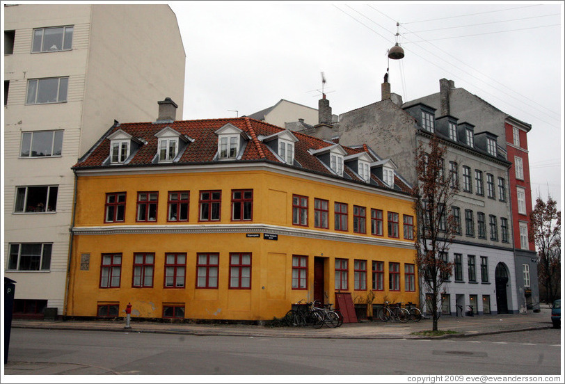 Yellow house.  Oster Voldgade and Rigensgade, city centre.