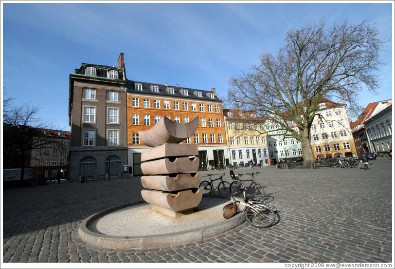 Sculpture at Gr??dretorv.  City centre.