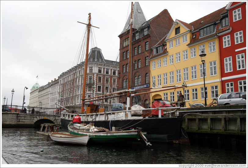 Houseboat.  Nyhavn (New Harbor).