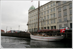 Houseboat.  Nyhavn (New Harbor).