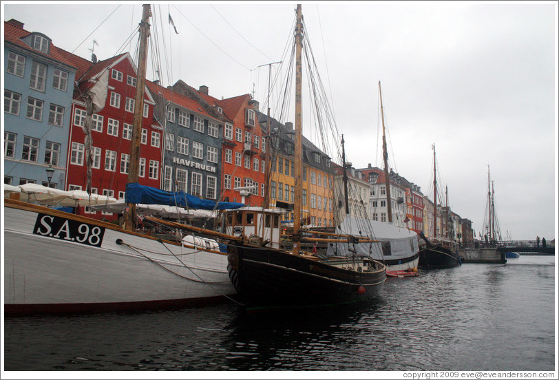 Houseboats.  Nyhavn (New Harbor).