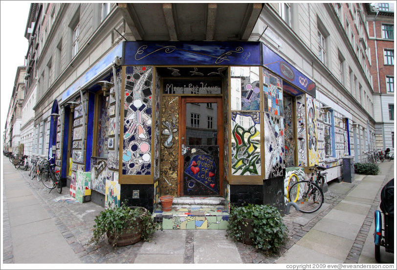 An establishment on Oehlenschl?rgade that says Astrid Queen of Love on the door.  Vesterbro district.