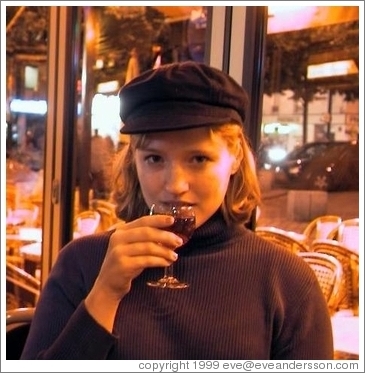 Eve looking very French.