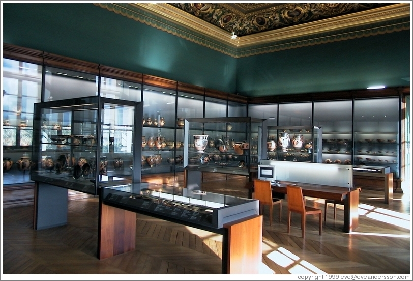 Louvre. Etruscan ceramics gallery.