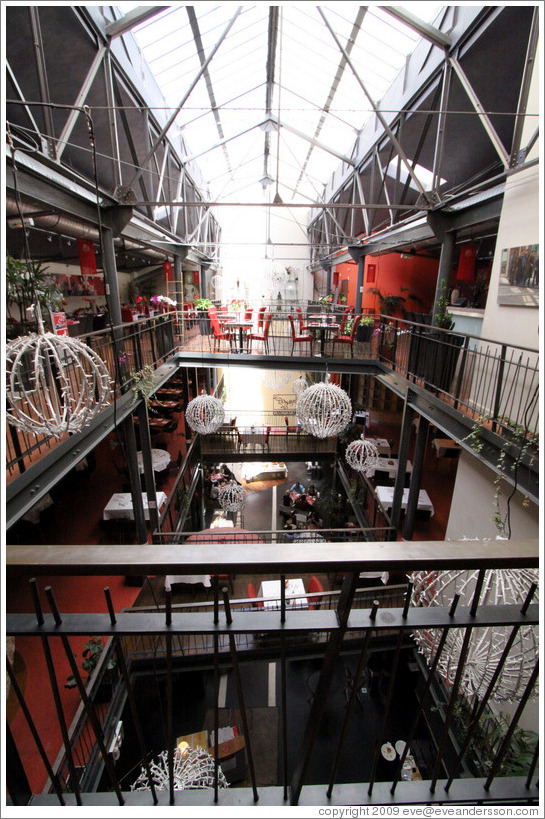 Le Passage restaurant.  Quartier Mazarin.