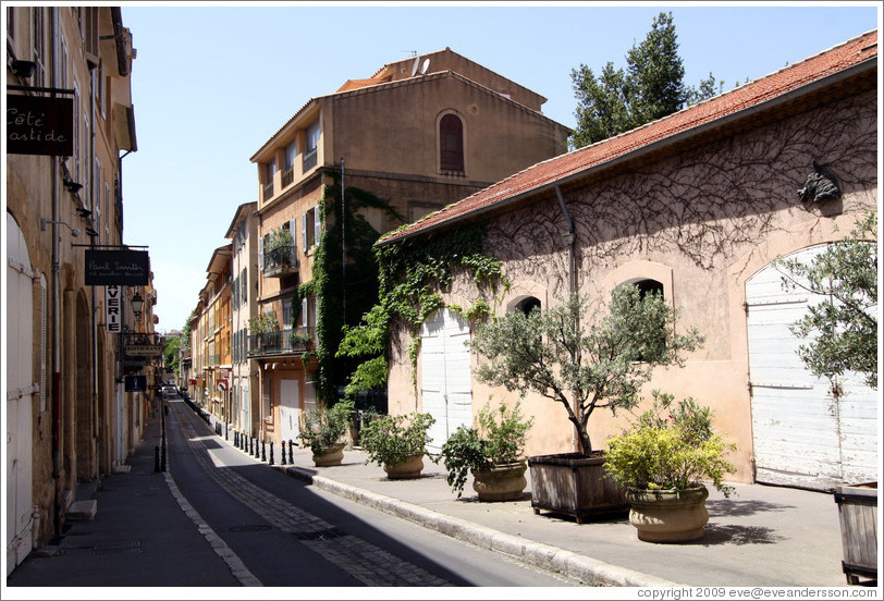 Rue Fernand Dol.  Quartier Mazarin.