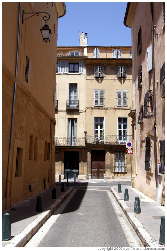 Rue Peyssonnel, looking onto Rue Cardinale.  Quartier Mazarin.