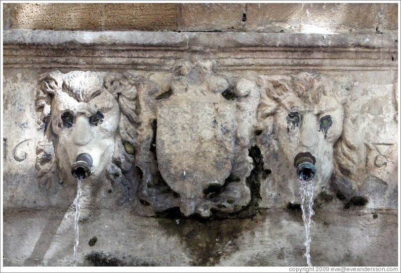 Fontaine Esp?que.  Lion spouts.  Old town.