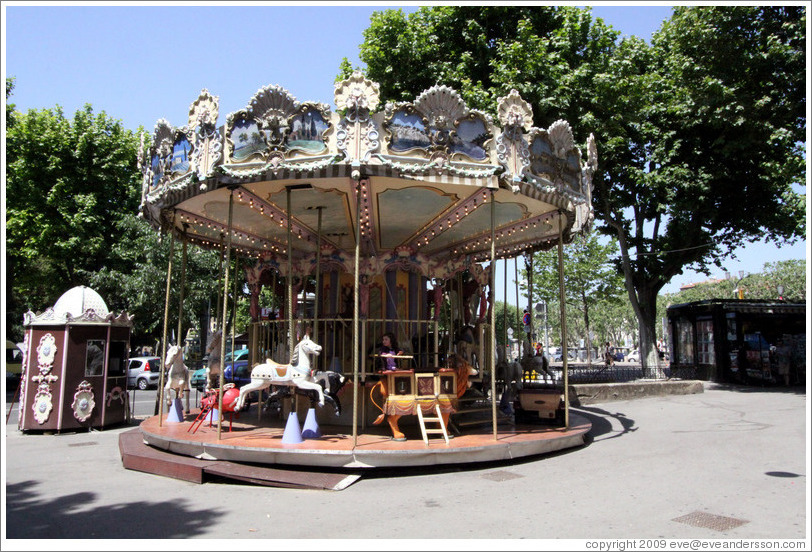 Merry-go-round.  Place de la Rotonde.