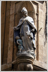 Oratory depicting a cardinal and a child.  Corner of Rue des Bagniers and Rue Marius Reynaud.  Old town.