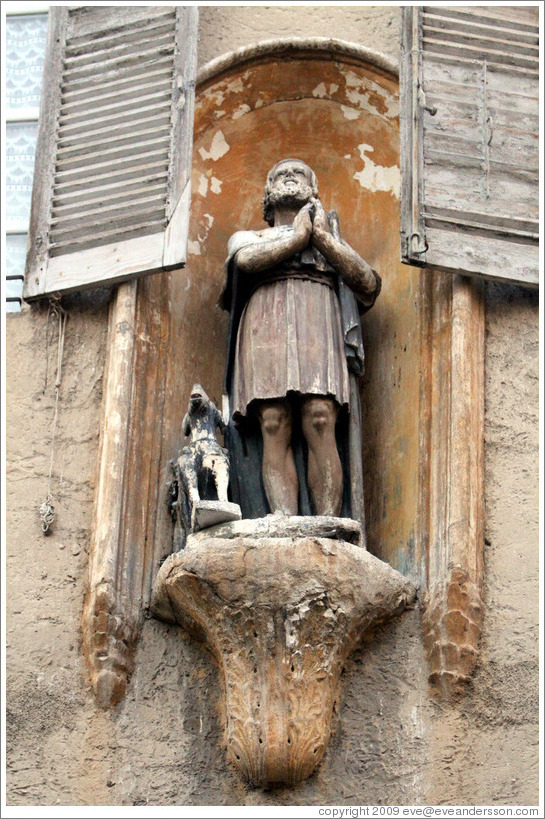 Oratory depicting a man and a dog.  Rue Espariat at Rue de la Masse.  Old town.